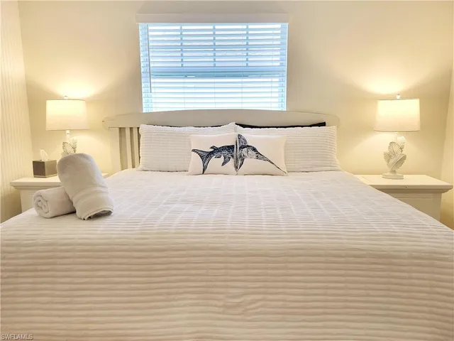 $1,950,000 | 559 105th Avenue North, Naples, FL 34108