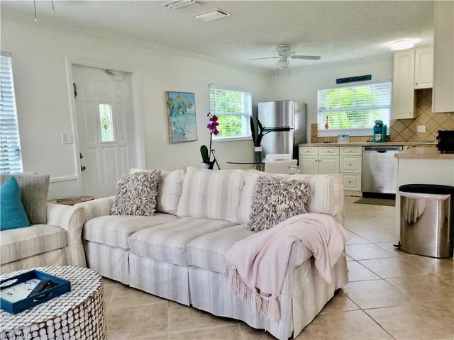 $1,950,000 | 559 105th Avenue North, Naples, FL 34108
