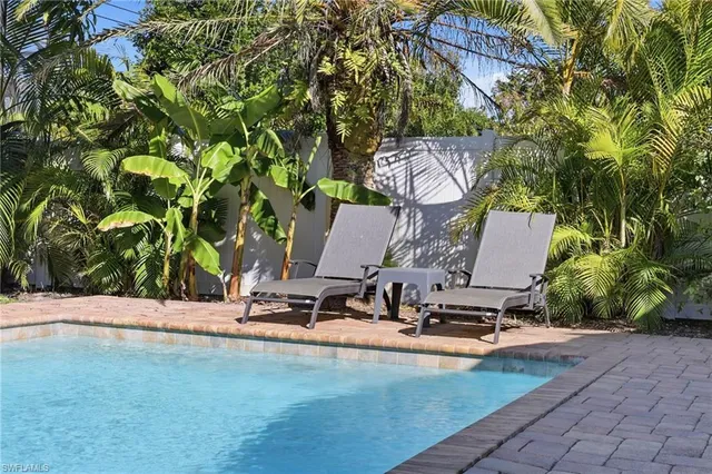 $1,950,000 | 559 105th Avenue North, Naples, FL 34108