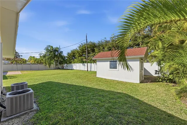 $1,950,000 | 559 105th Avenue North, Naples, FL 34108