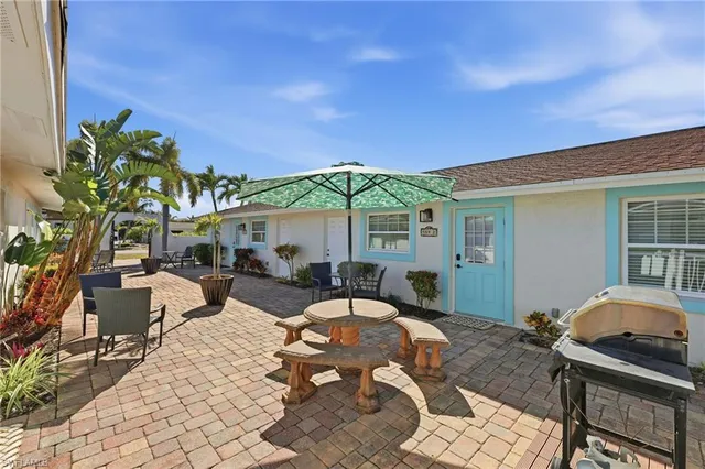 $1,950,000 | 559 105th Avenue North, Naples, FL 34108