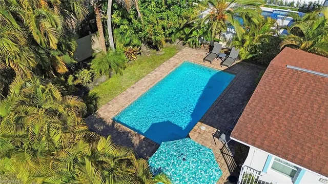 $1,950,000 | 559 105th Avenue North, Naples, FL 34108