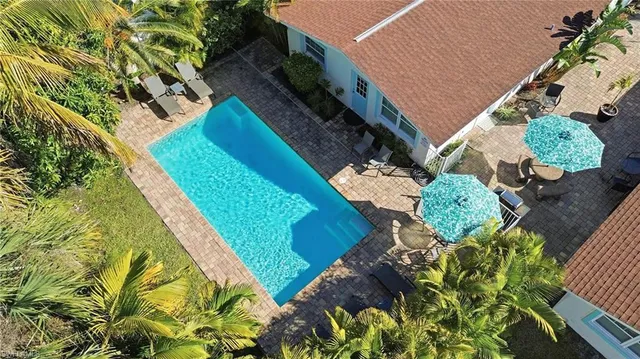 $1,950,000 | 559 105th Avenue North, Naples, FL 34108