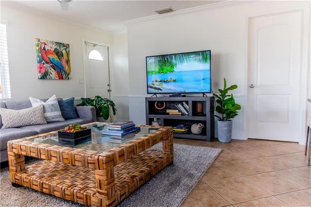 $1,950,000 | 559 105th Avenue North, Naples, FL 34108