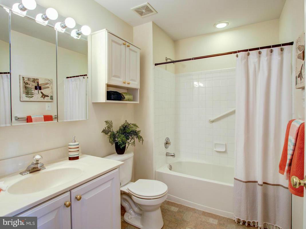 13922 Lullaby Road Germantown, MD 20874 - Photo 23 of 29 Bath