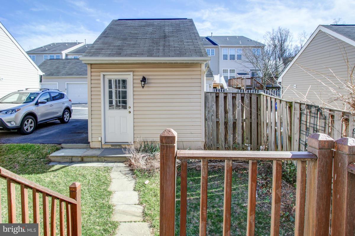 13922 Lullaby Road Germantown, MD 20874 - Photo 28 of 29 Exterior (Rear)