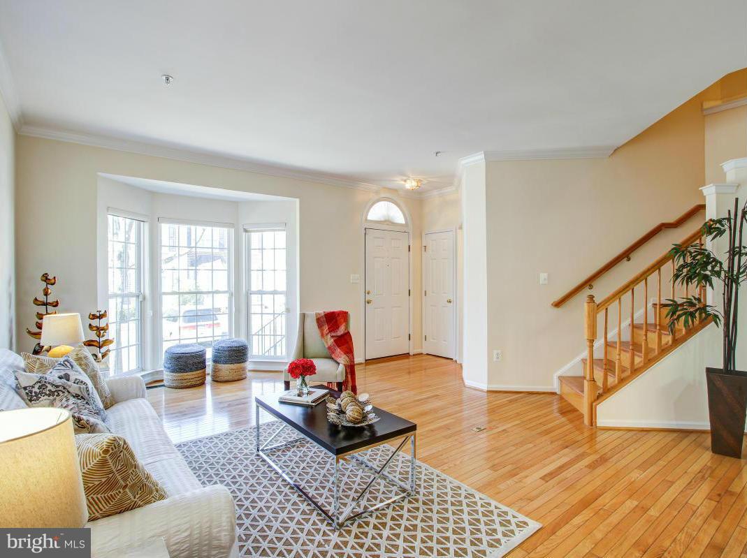 13922 Lullaby Road Germantown, MD 20874 - Photo 5 of 29 Living Room