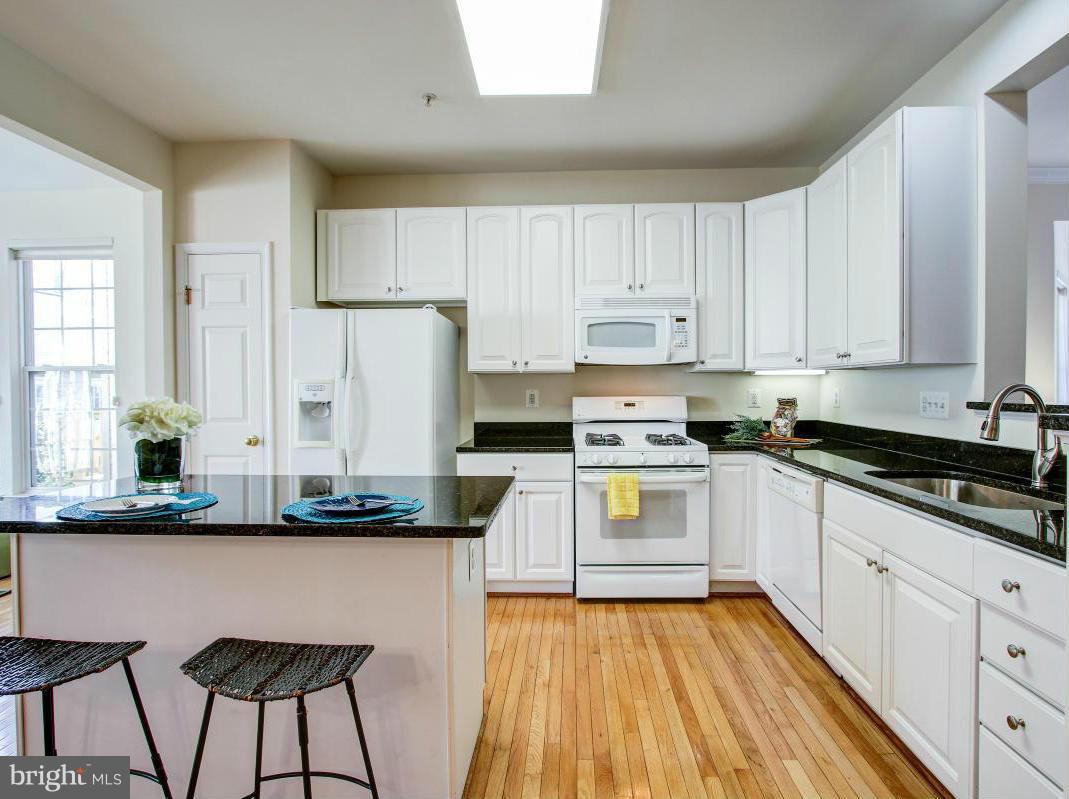 13922 Lullaby Road Germantown, MD 20874 - Photo 7 of 29 Kitchen