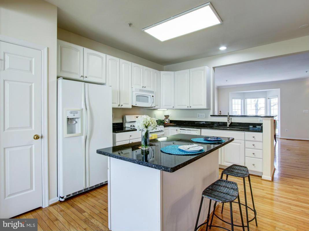 13922 Lullaby Road Germantown, MD 20874 - Photo 9 of 29 Kitchen