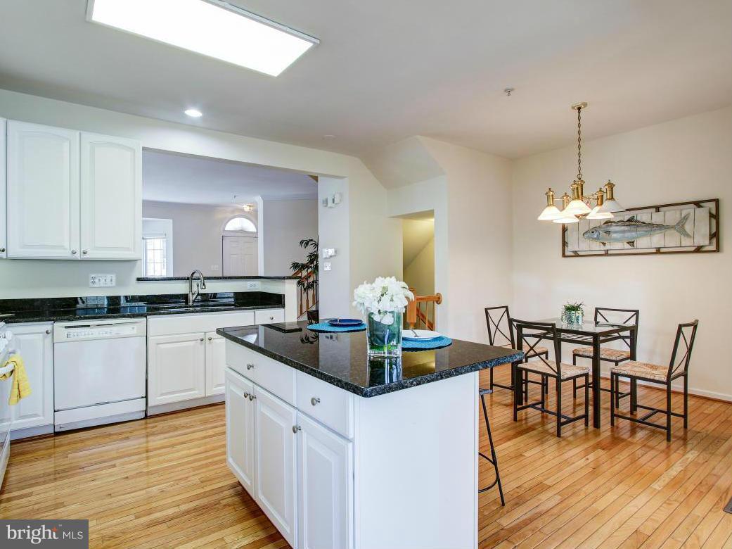 13922 Lullaby Road Germantown, MD 20874 - Photo 10 of 29 Kitchen