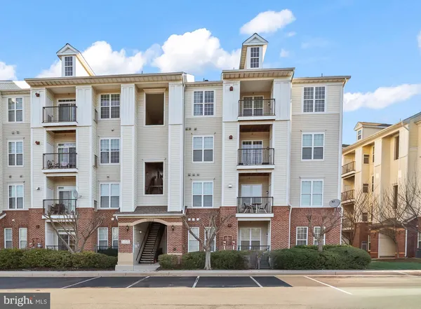 $399,999 | 21228 McFadden Square, Unit 413, Sterling, VA 20165