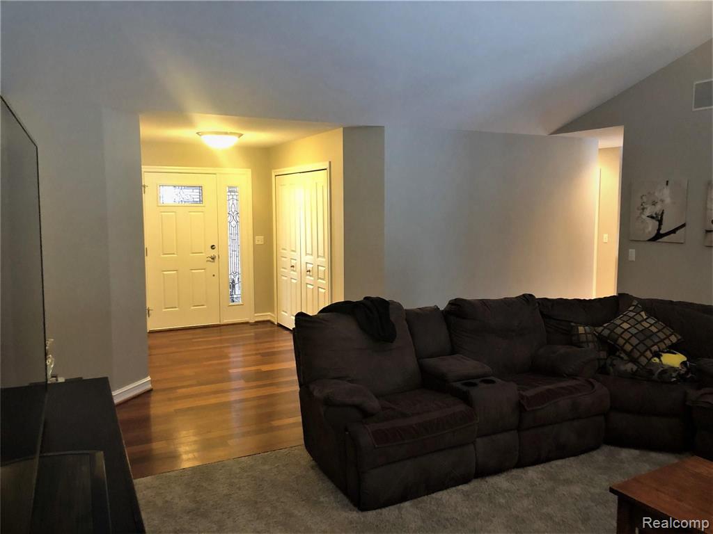 22702 Brantingham Road Macomb, MI 48044 - Photo 25 of 61