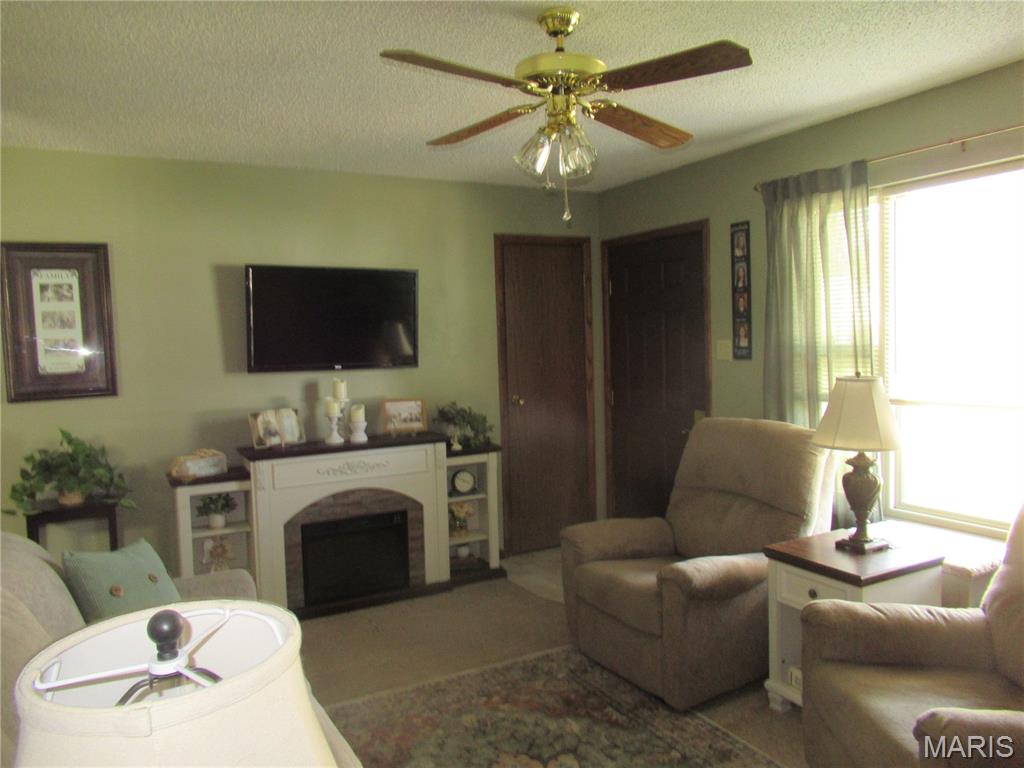 710 Sarah Street Sullivan, MO 63080 - Photo 2 of 35