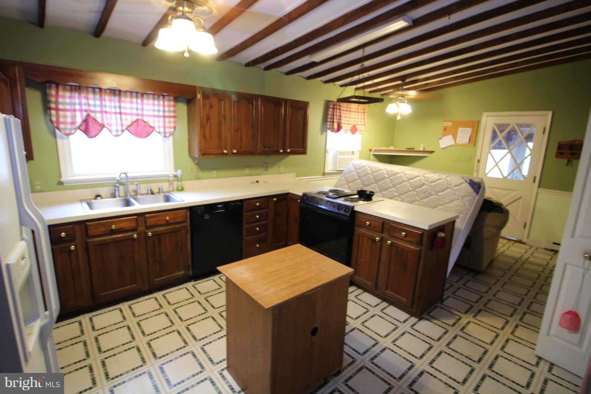 18522 Beallsville Road Poolesville, MD 20837 - Photo 13 of 24 Open Stule Kitchen