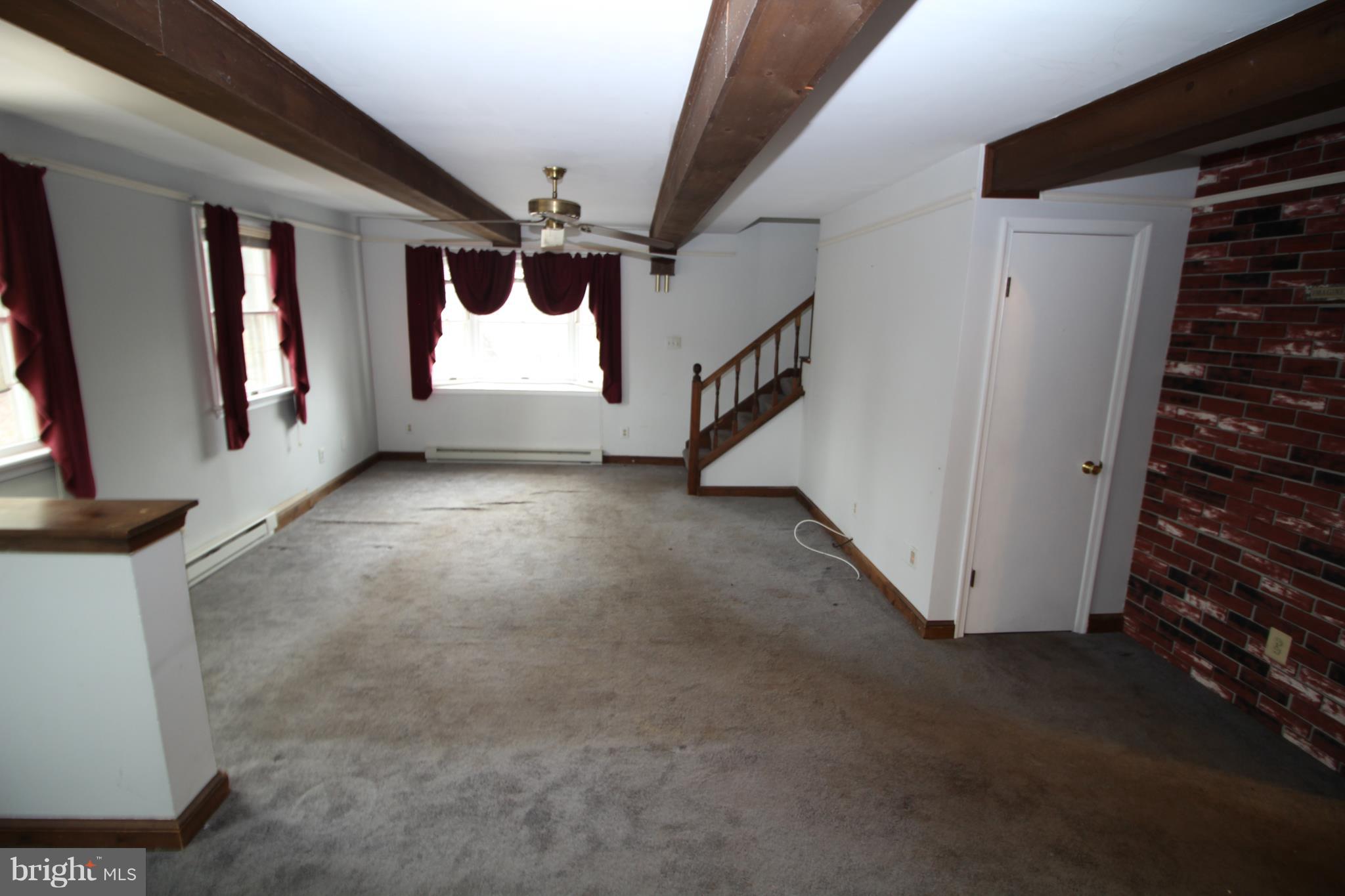 18522 Beallsville Road Poolesville, MD 20837 - Photo 17 of 24 Living Room