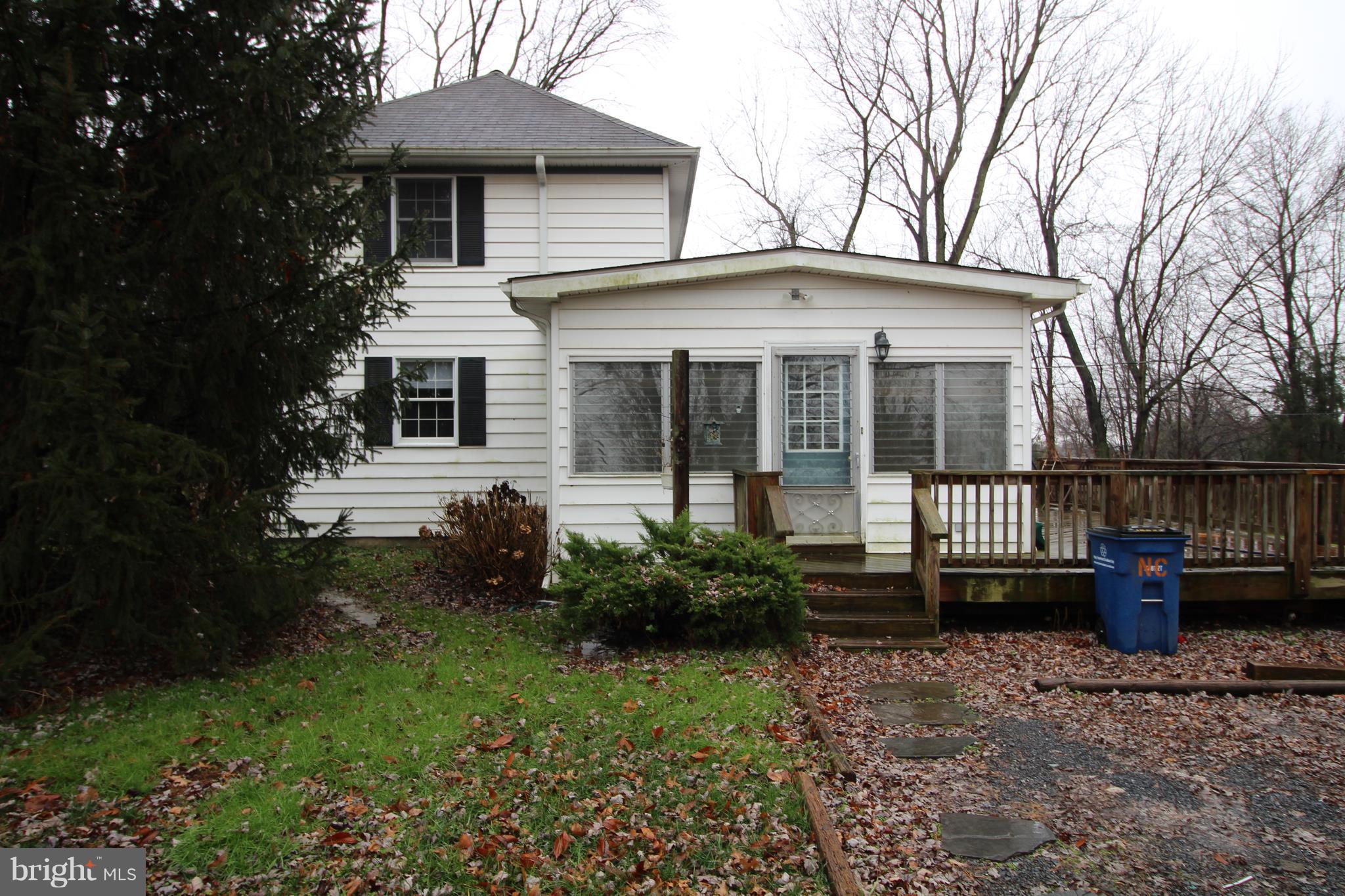 18522 Beallsville Road Poolesville, MD 20837 - Photo 3 of 24 Sunroom with wood paneling