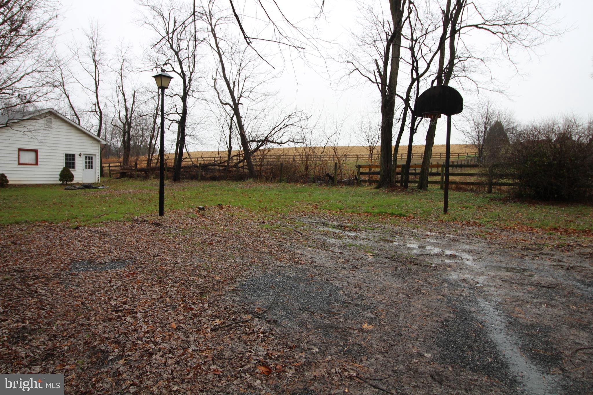 18522 Beallsville Road Poolesville, MD 20837 - Photo 9 of 24 Parking