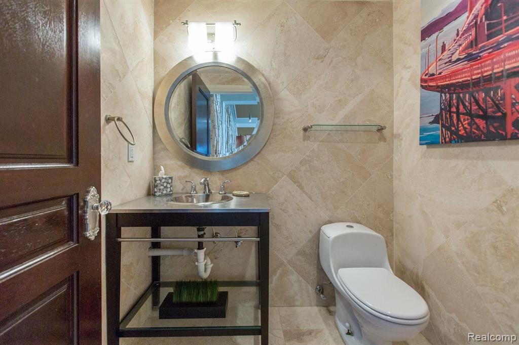 4021 Commerce Road West Bloomfield, MI 48324 - Photo 10 of 36