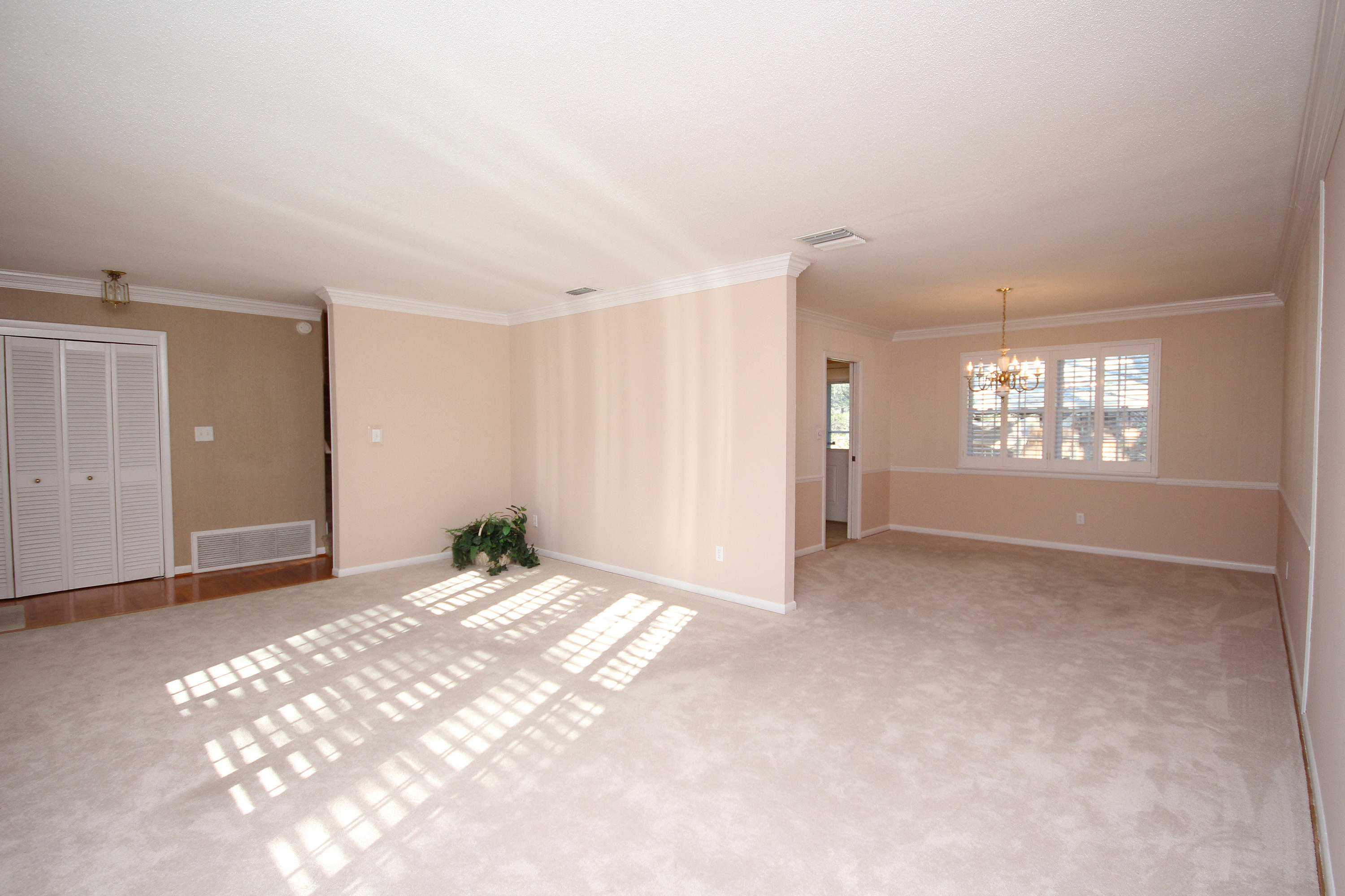 601 Lakeview Road Northwest Fort Walton Beach, FL 32547 - Photo 11 of 58 601LakeviewLivingDin