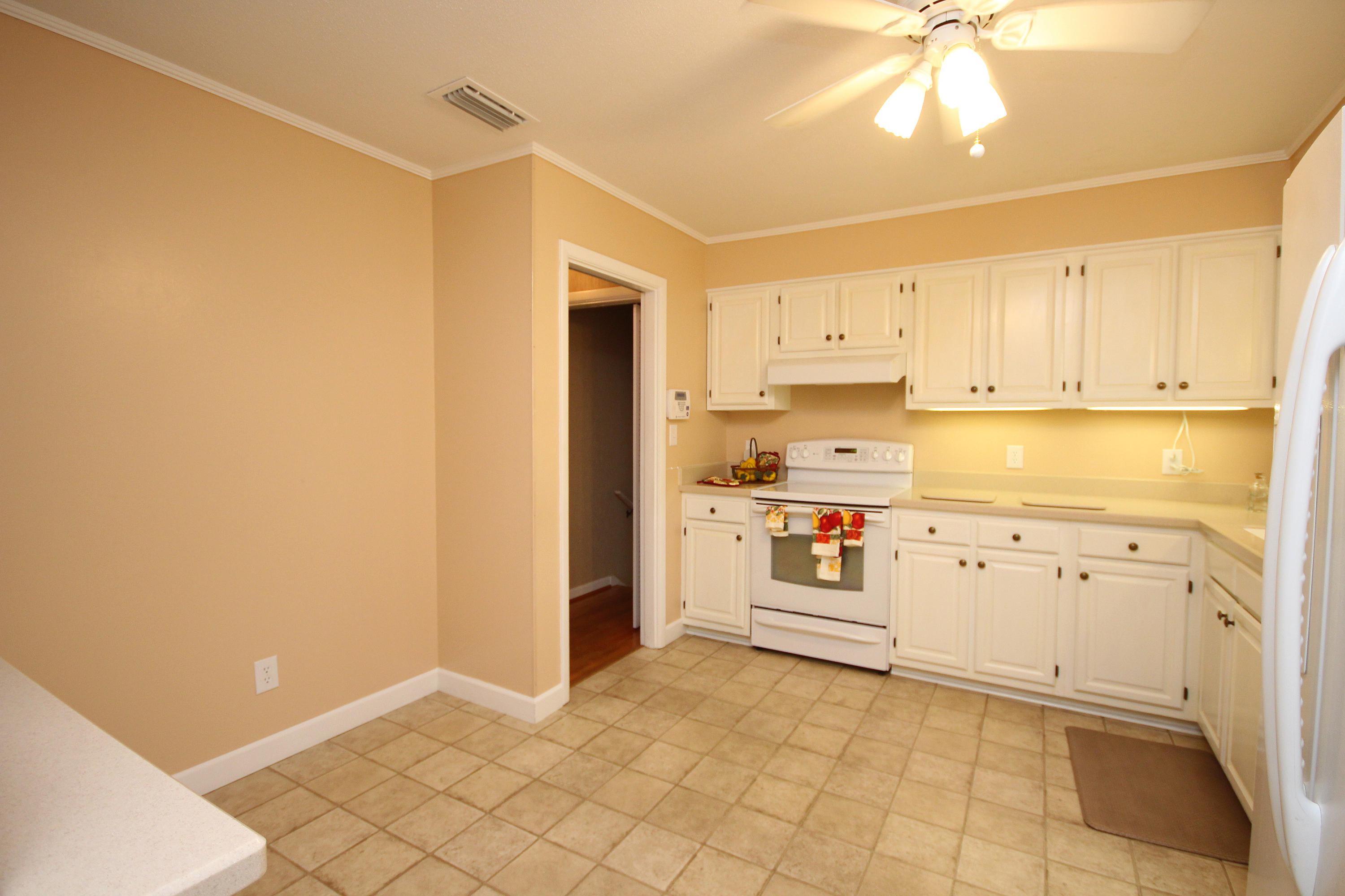 601 Lakeview Road Northwest Fort Walton Beach, FL 32547 - Photo 14 of 58 601LakeviewKitchen2