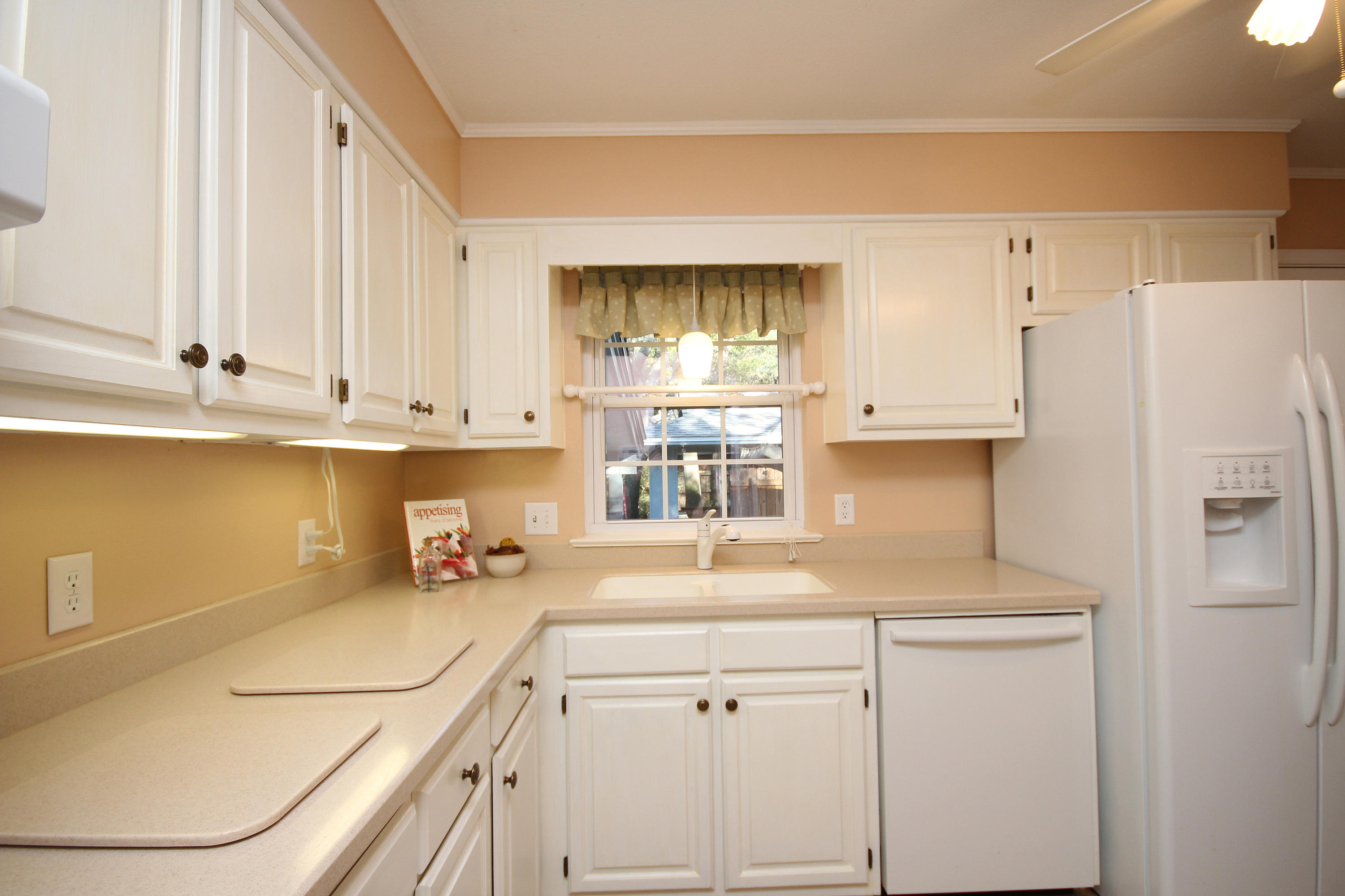 601 Lakeview Road Northwest Fort Walton Beach, FL 32547 - Photo 15 of 58 601LakeviewKitchen3