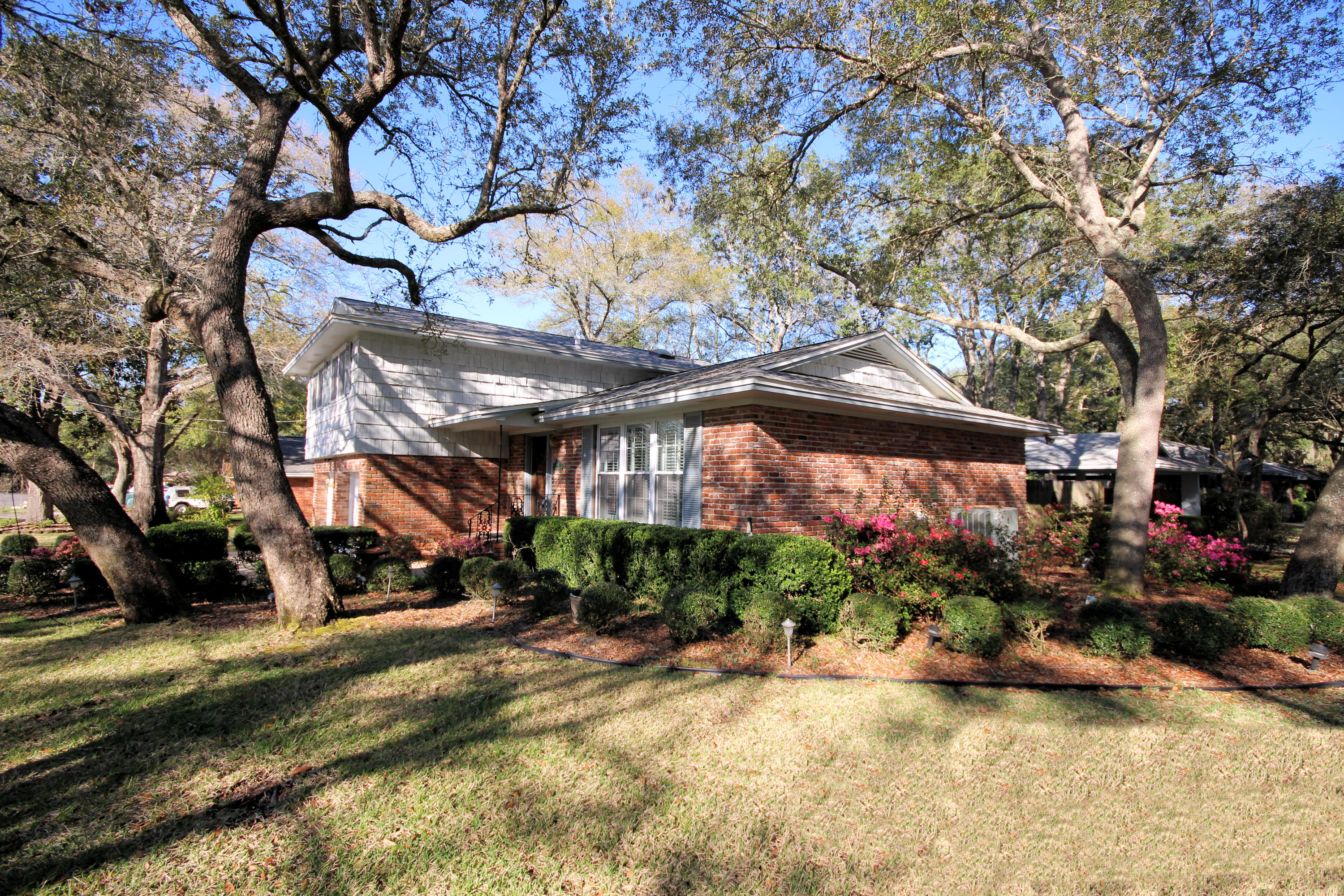 601 Lakeview Road Northwest Fort Walton Beach, FL 32547 - Photo 3 of 58 601LakeviewFrt2