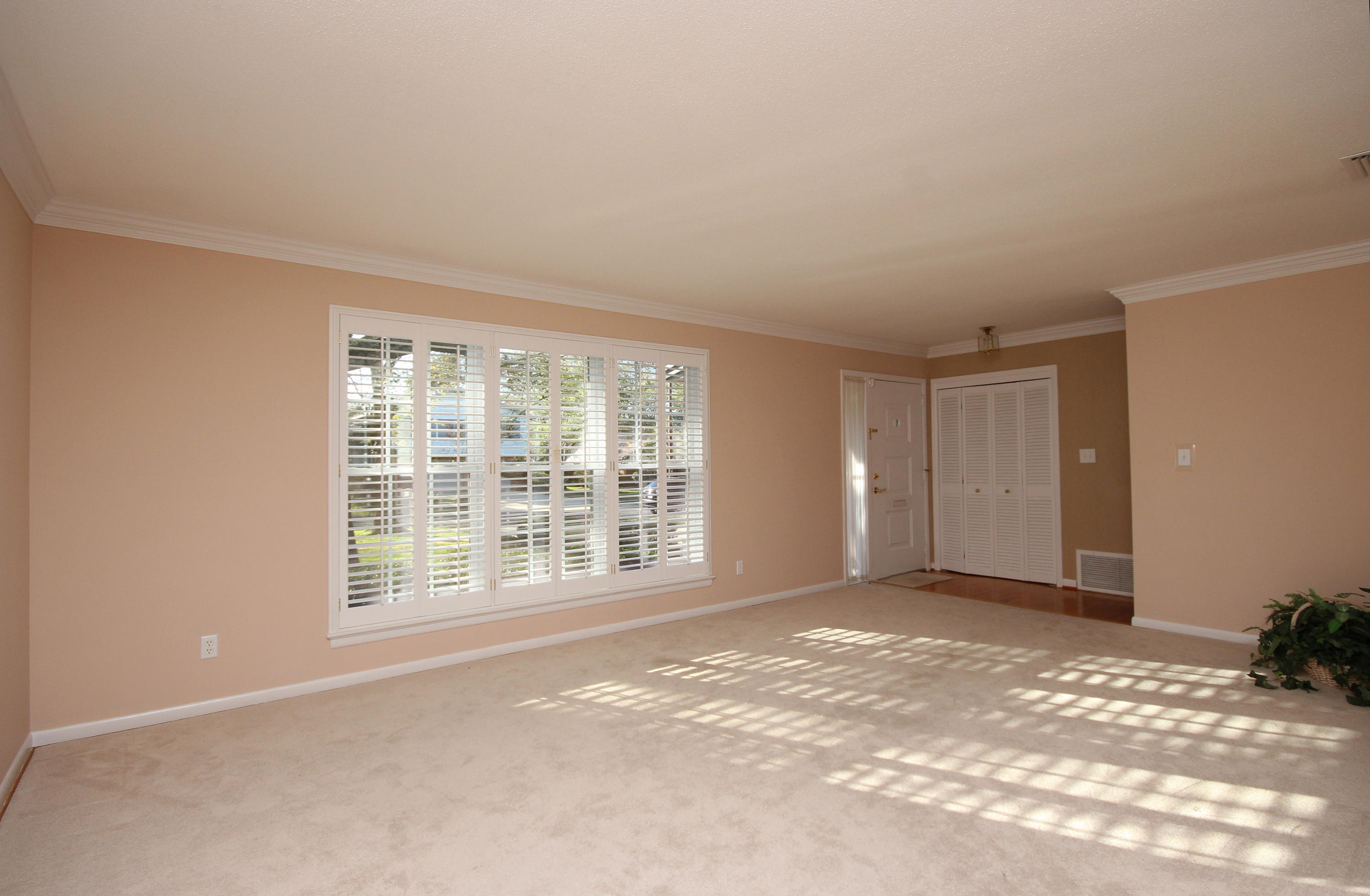 601 Lakeview Road Northwest Fort Walton Beach, FL 32547 - Photo 8 of 58 601LakeviewLiving1