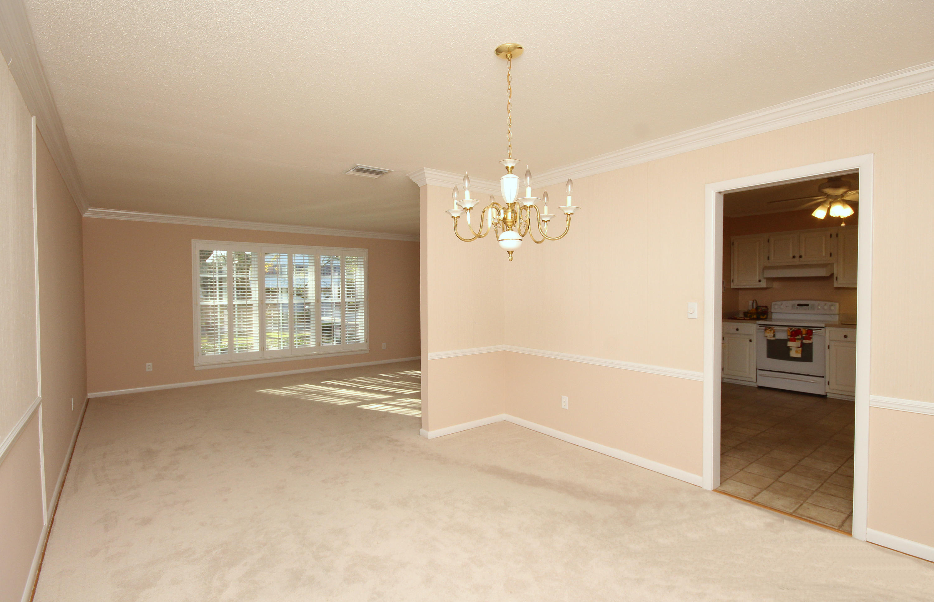 601 Lakeview Road Northwest Fort Walton Beach, FL 32547 - Photo 9 of 58 601LakeviewDinLiv