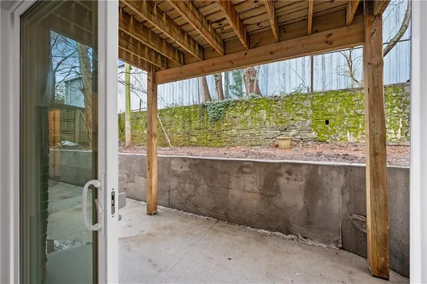 a view of a pathway with a house