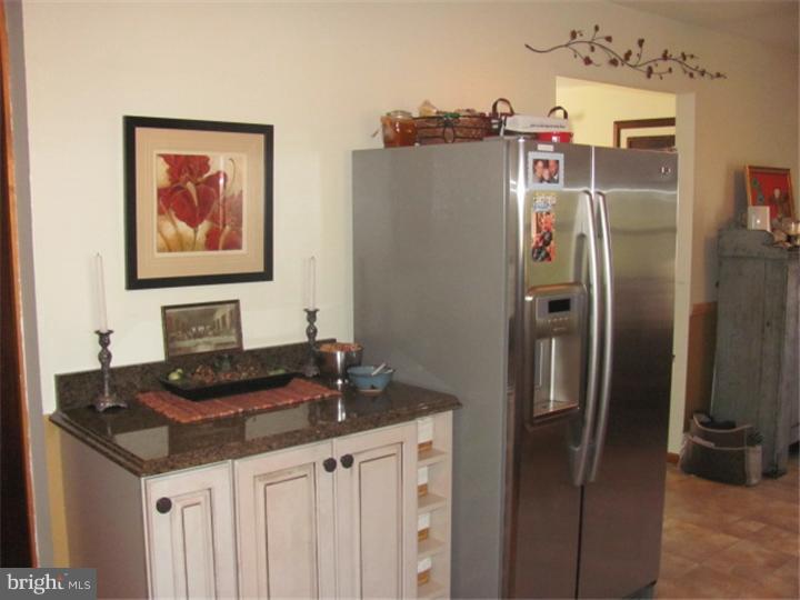 140 Eaton Road Pennsville, NJ 08070 - Photo 7 of 24 Kitchen