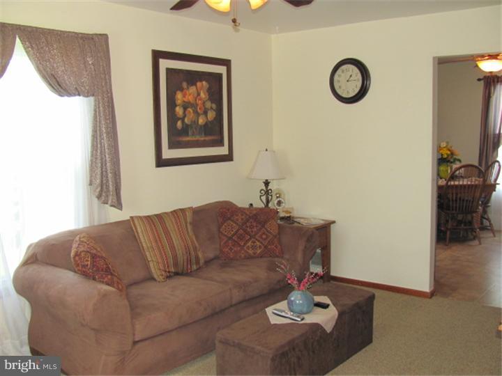 140 Eaton Road Pennsville, NJ 08070 - Photo 9 of 24 Living Room