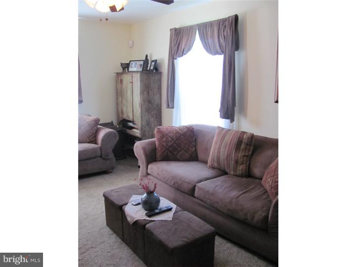 140 Eaton Road Pennsville, NJ 08070 - Photo 10 of 24 Living Room