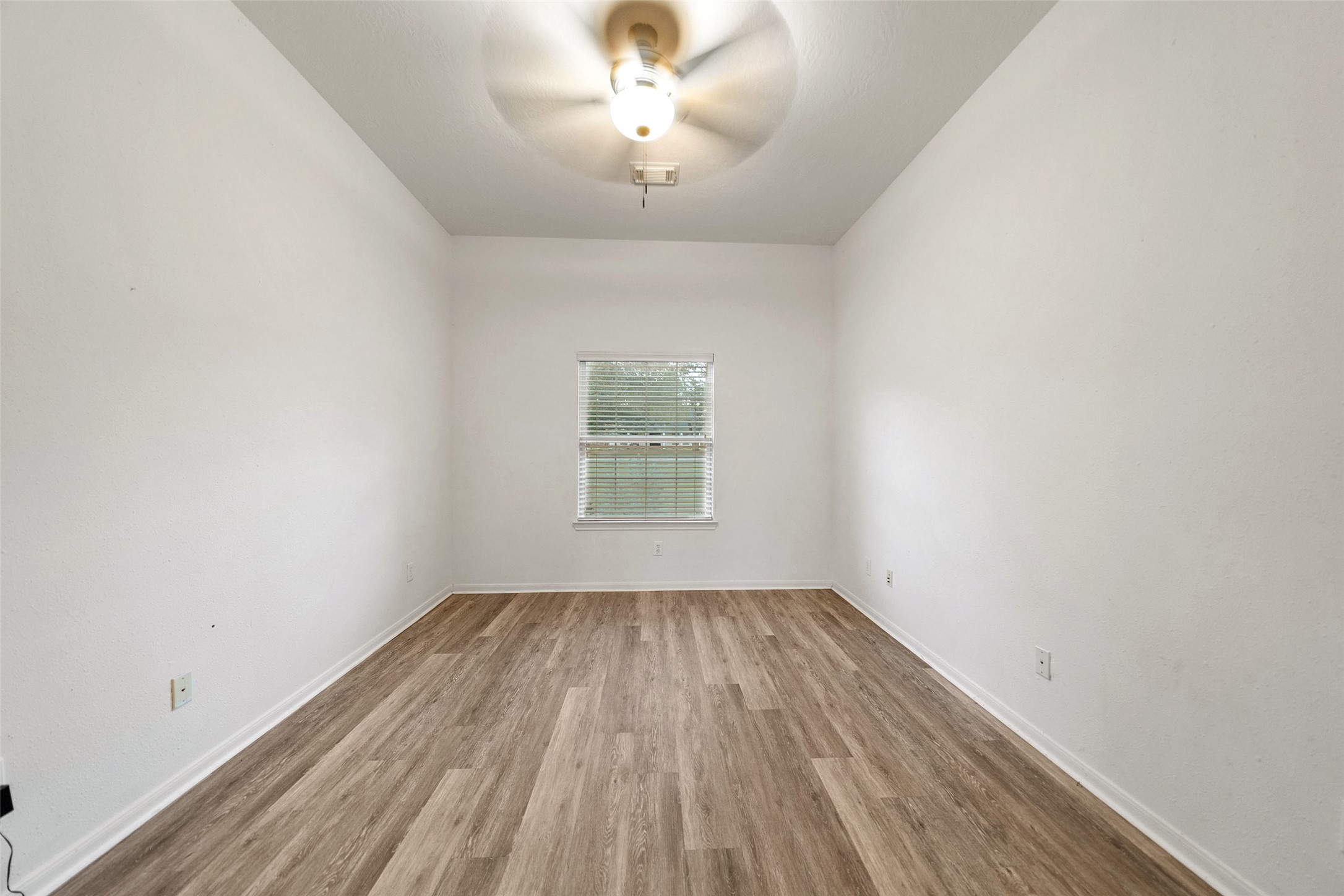 118 Pin Oak Lane Hempstead, TX 77445 - Photo 27 of 33 Virtually staged