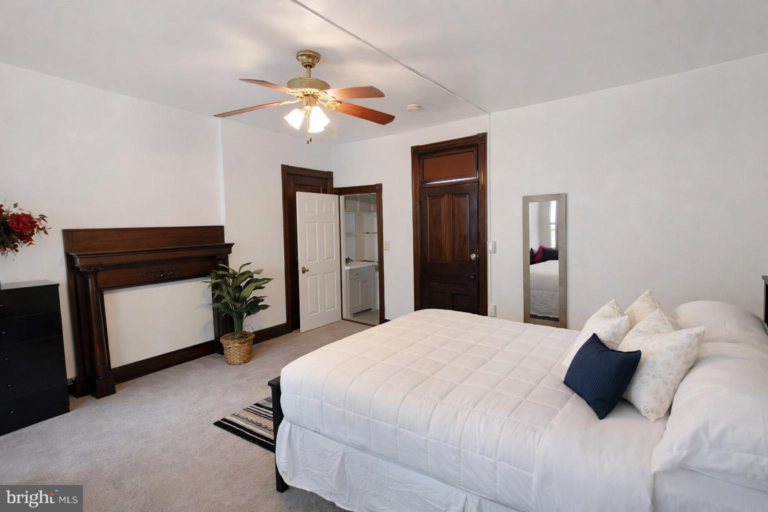 1122 Columbia Road Northwest Washington, DC 20009 - Photo 22 of 42 Third level bedroom no. 1 with ensuite