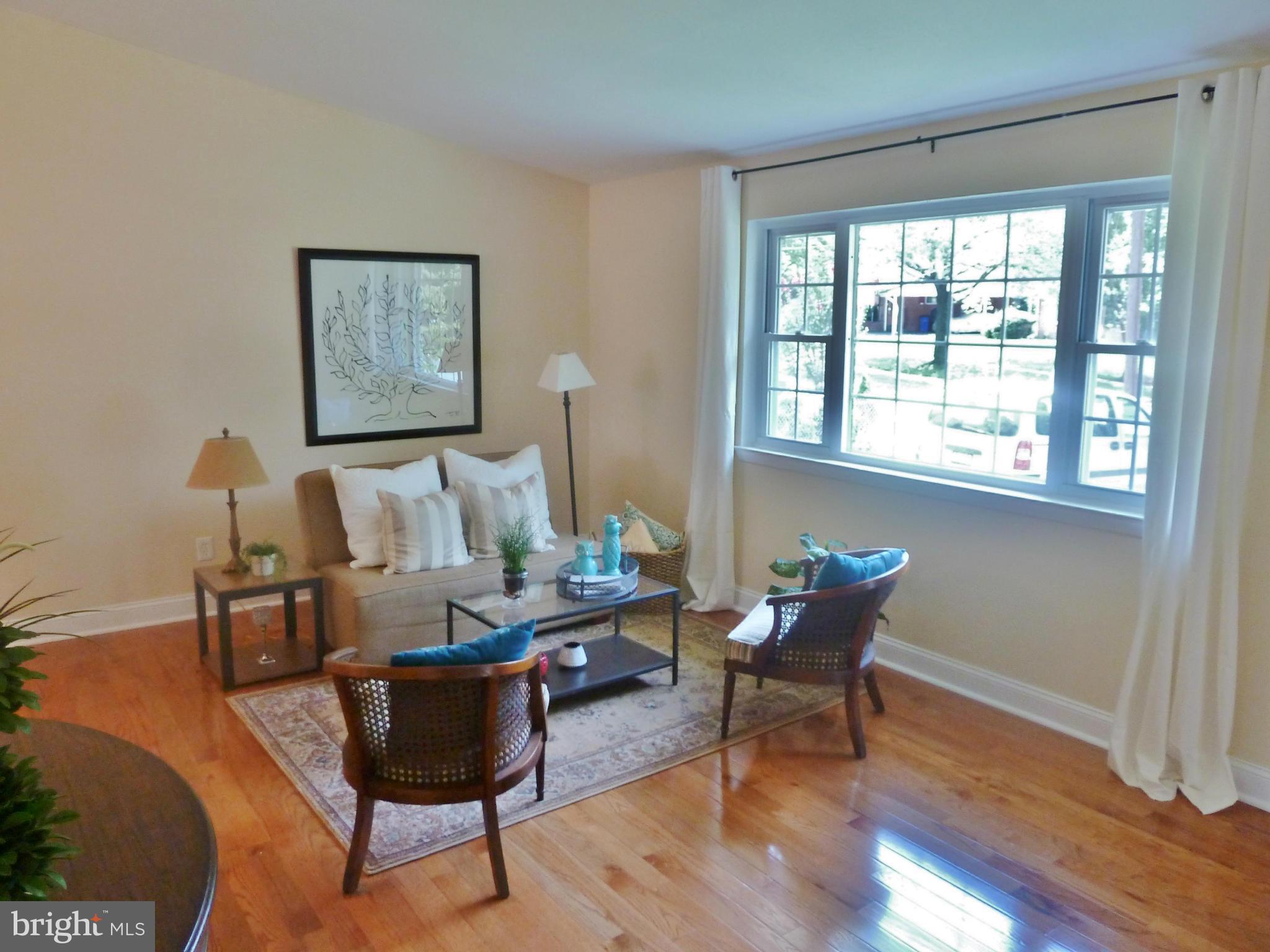 10921 Breewood Road Silver Spring, MD 20901 - Photo 7 of 30 Living Room