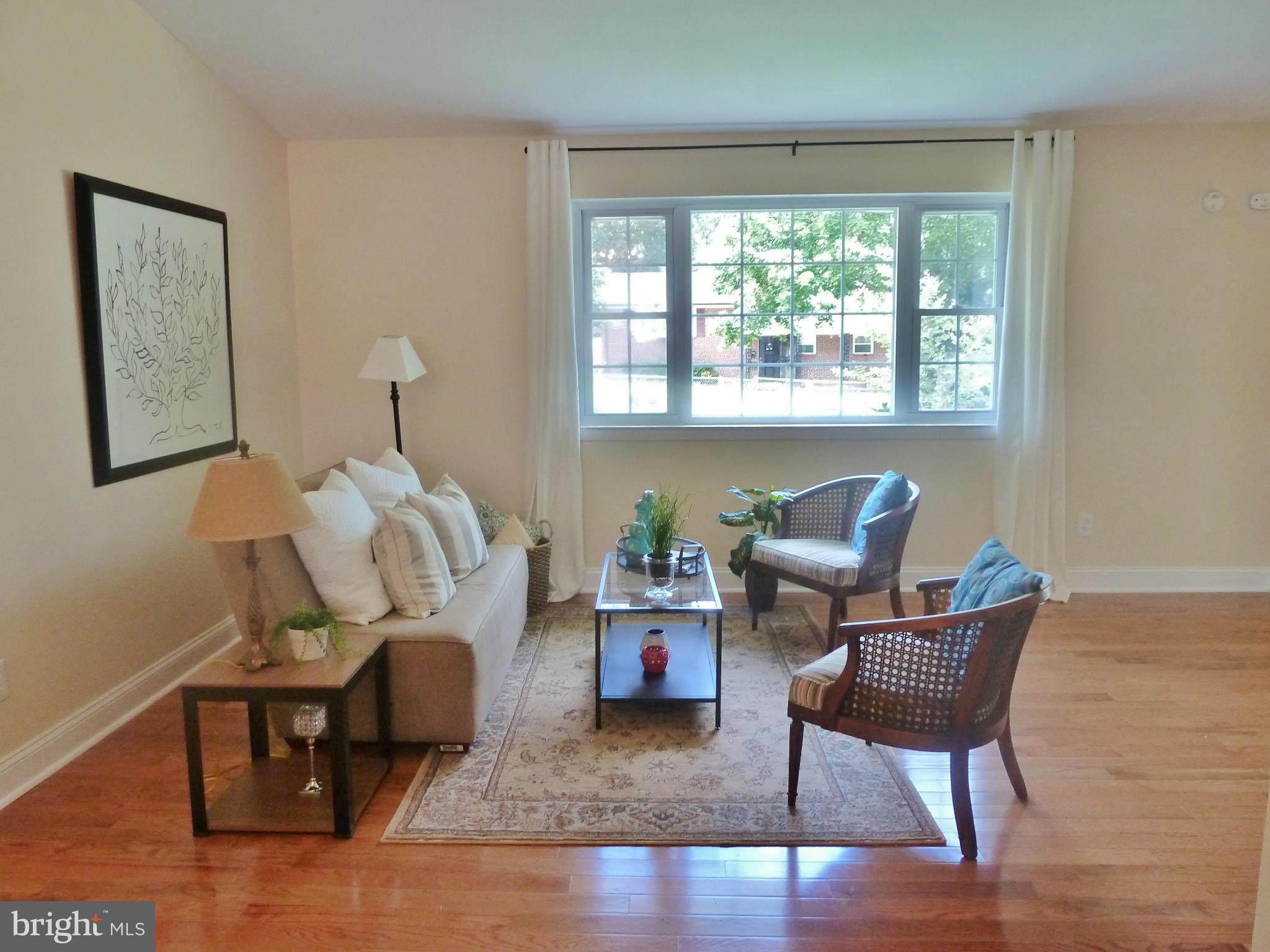 10921 Breewood Road Silver Spring, MD 20901 - Photo 8 of 30 Living Room