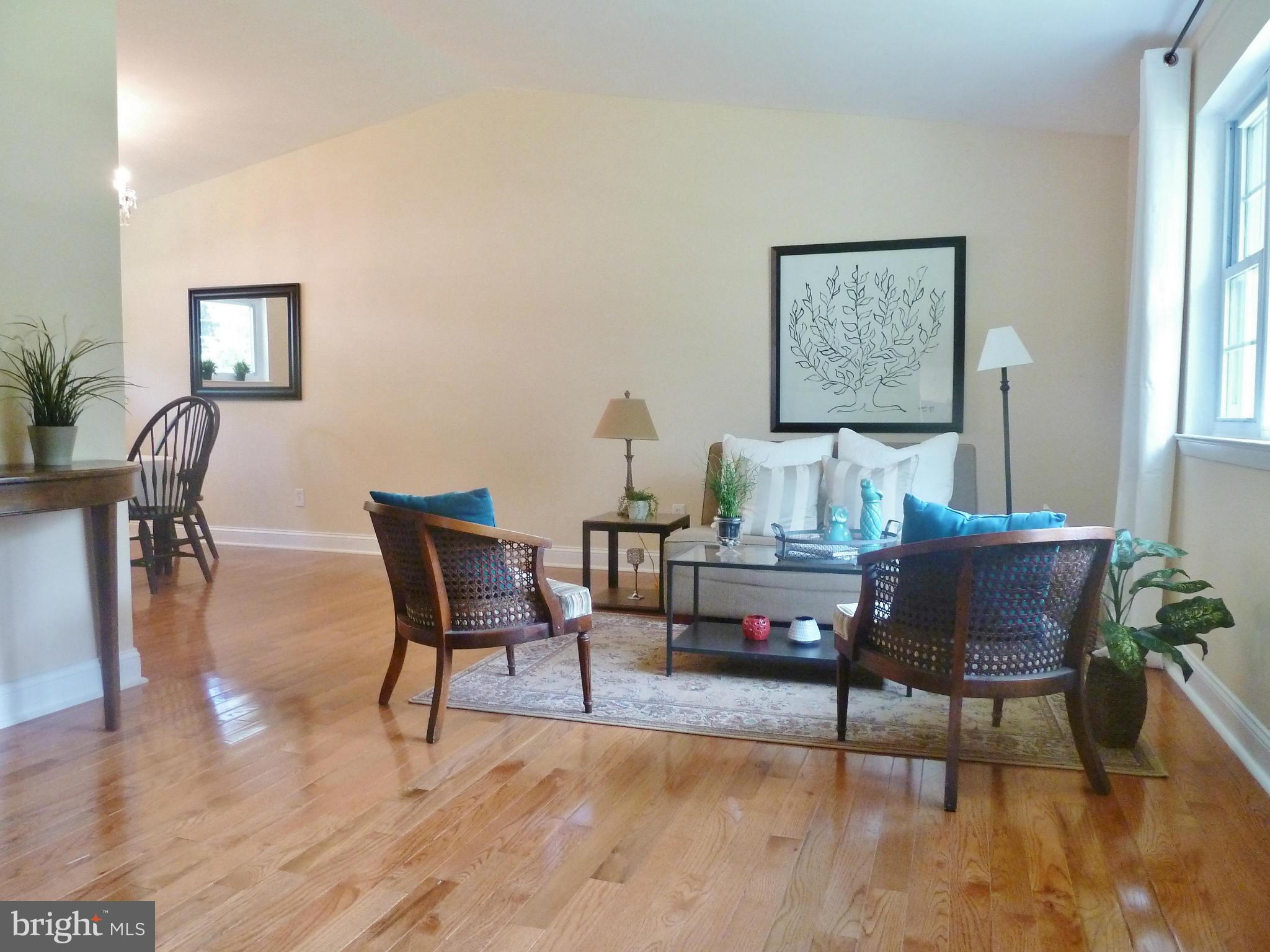 10921 Breewood Road Silver Spring, MD 20901 - Photo 9 of 30 Living Room