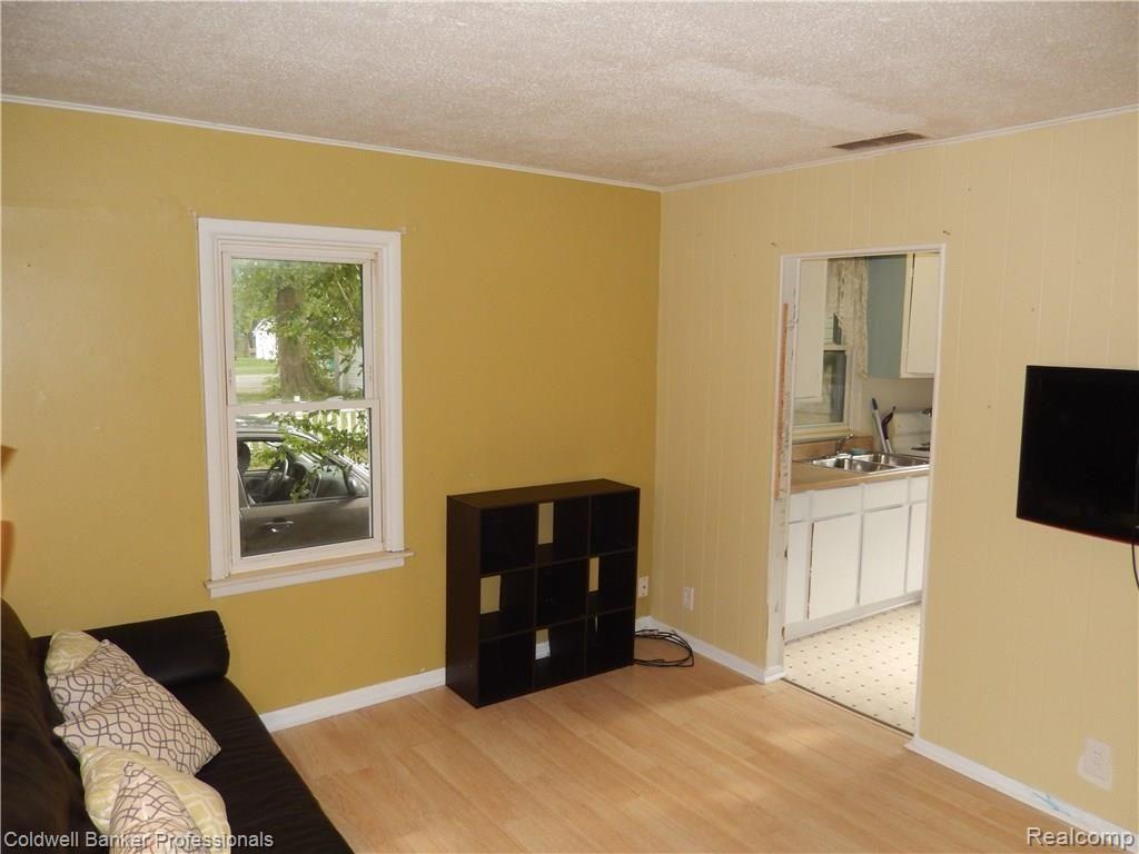 21223 Farmington Road Farmington, MI 48336 - Photo 11 of 36 DSCN2193.JPG