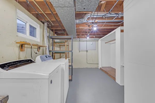 $3,100 | 650 Patricia Lane, Des Plaines, IL 60016