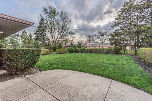 $3,100 | 650 Patricia Lane, Des Plaines, IL 60016