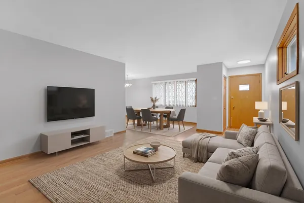 $3,100 | 650 Patricia Lane, Des Plaines, IL 60016