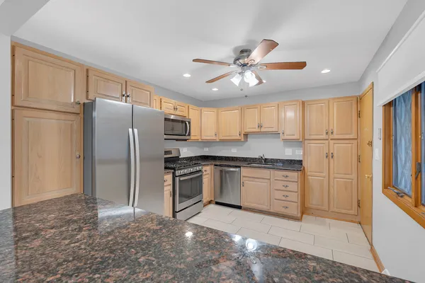 $3,100 | 650 Patricia Lane, Des Plaines, IL 60016