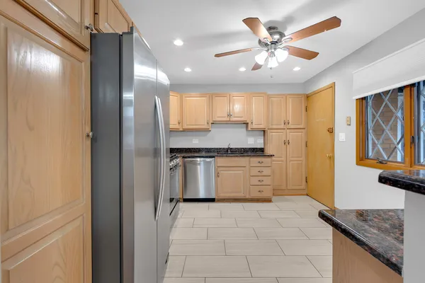 $3,100 | 650 Patricia Lane, Des Plaines, IL 60016
