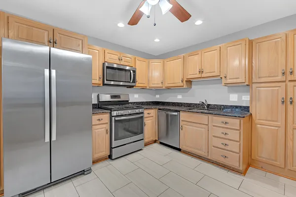 $3,100 | 650 Patricia Lane, Des Plaines, IL 60016