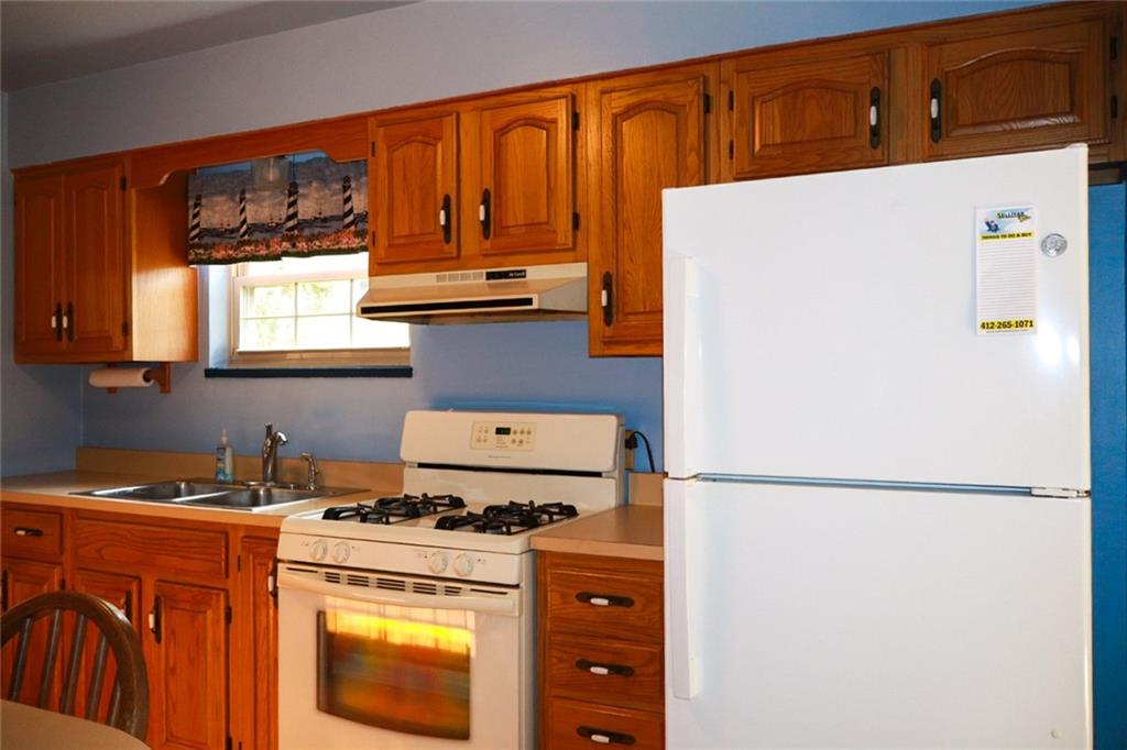 345 Siebert Road Pittsburgh, PA 15237 - Photo 17 of 43 12X8, Oak cabinetry, appliances included