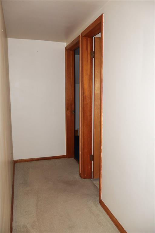 345 Siebert Road Pittsburgh, PA 15237 - Photo 26 of 43 2nd flr hallway