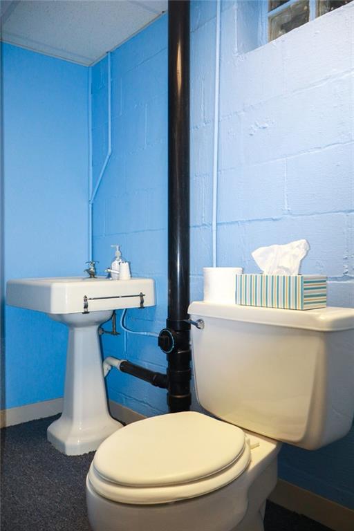 345 Siebert Road Pittsburgh, PA 15237 - Photo 31 of 43 Lower level powder room