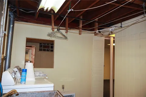 a view of utility room