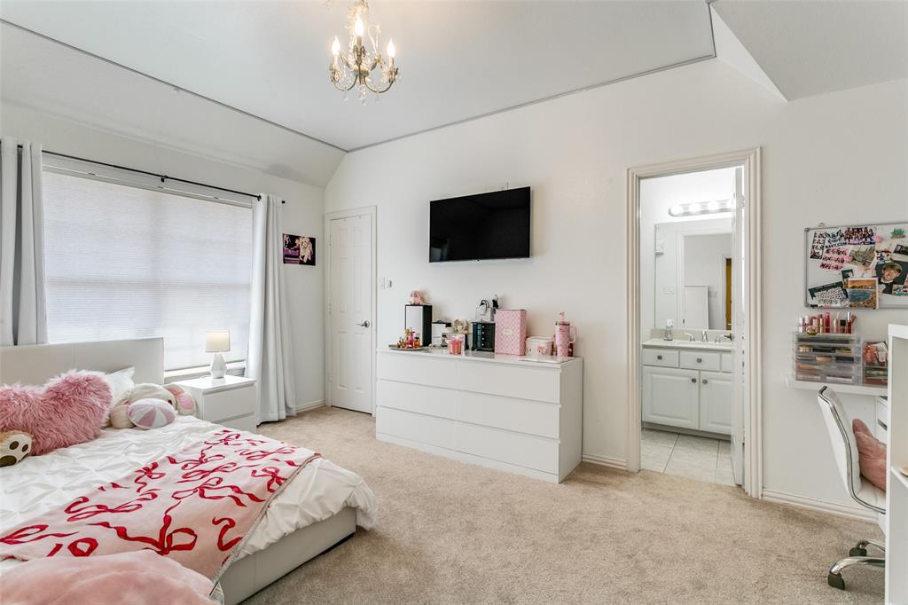 1509 Blue Mesa Road Carrollton, TX 75007 - Photo 30 of 35 Guest room #2 with en-suite