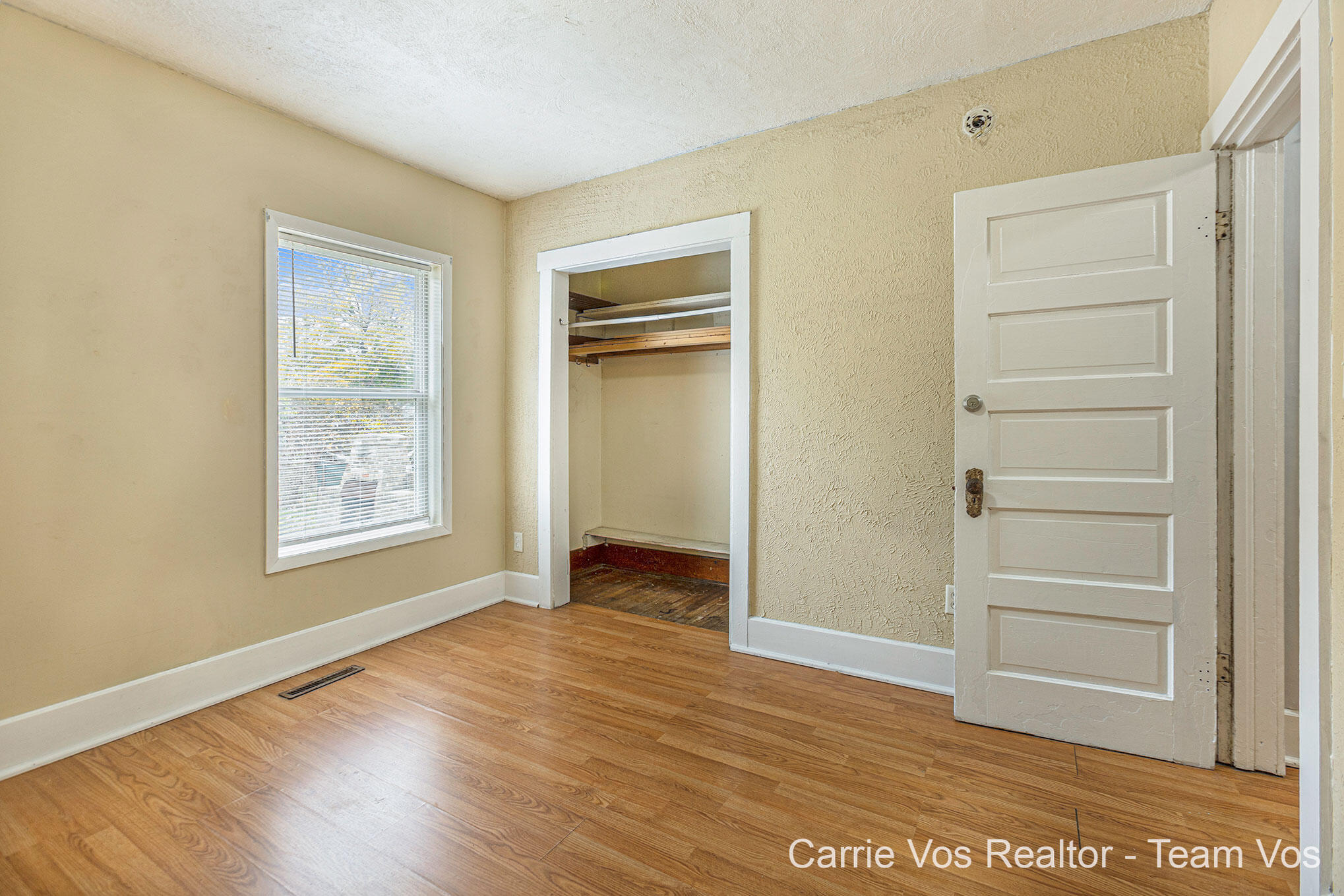 1116 Spring Street Muskegon, MI 49442 - Photo 14 of 28 Hardwood Floors